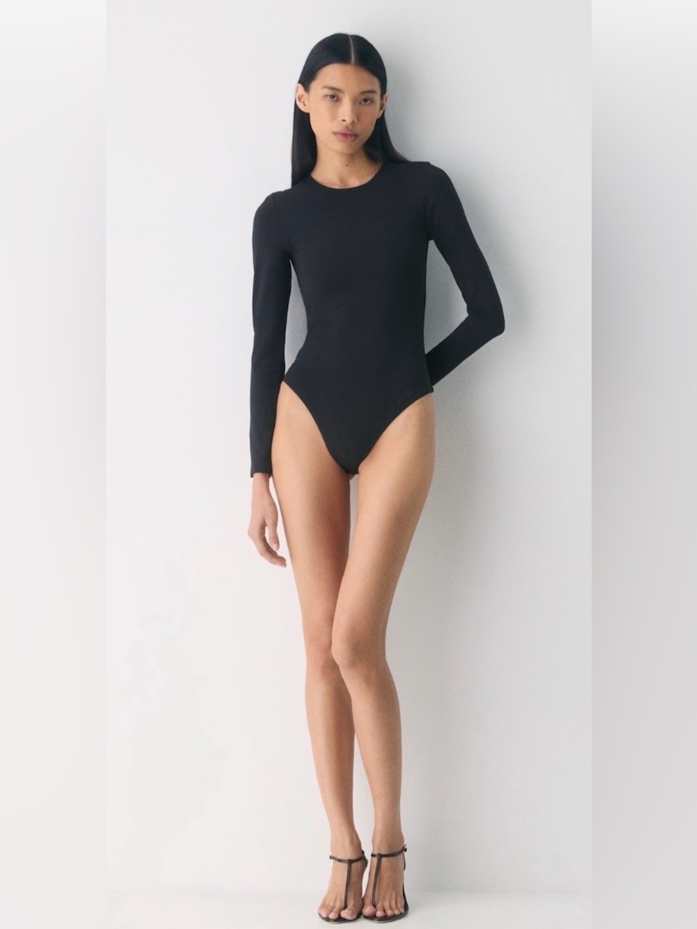 Aritzia Babaton Contour Crew Longsleeve Bodysuit
Black Size XL - Picture 2 of 11